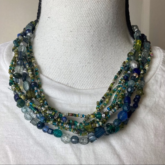 Beautiful beaded layered multicolored necklace - Picture 2 of 3